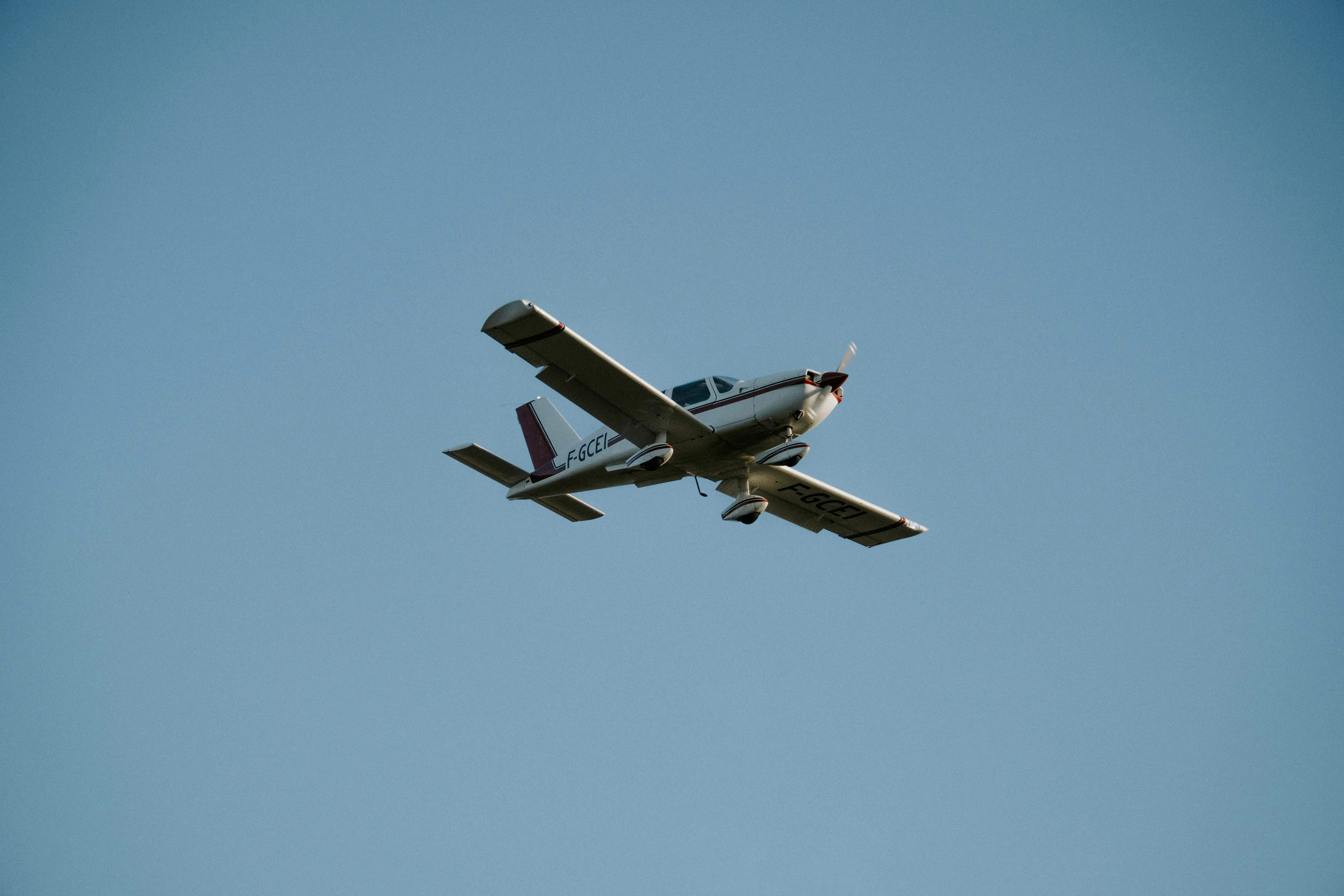Airplane flying by Mathias Reding